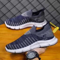 2022 new foreign trade men's single shoes Korean version of soft bottom socks casual shoes flying weave breathable sports shoes men cross-borders