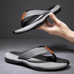 2022 new sand flipraide men and summer sandals Korean version of the beach trend outside the anti-slip people