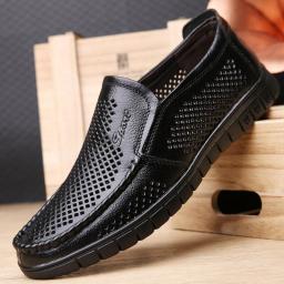 Extra -size Leather Sandals Men's Dad Dad Summer Breathable Hollow Hole Sandals Middle -aged Elderly Leather Shoes Men