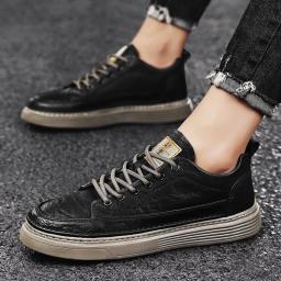 Four seasons wild casual board shoes men low -top leisure shoes black lace -up daily workmanship men's shoes autumn and winter