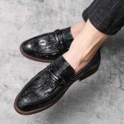 Large -size spring new men's pointed scoop shoes Korean trendy business formal dress lazy set casual men's shoes