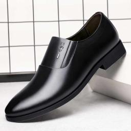 Leather shoes men 2022 Spring casual men's leather shoes Korean version of British business shoes round head soft bottom shoes