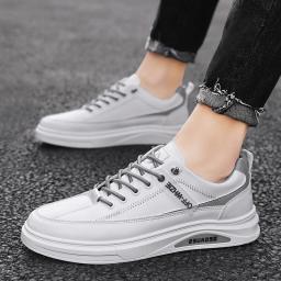 Male little white shoes 2022 spring tide shoes men's lazy bean casual leather shoes Students one pedal shoes four seasons
