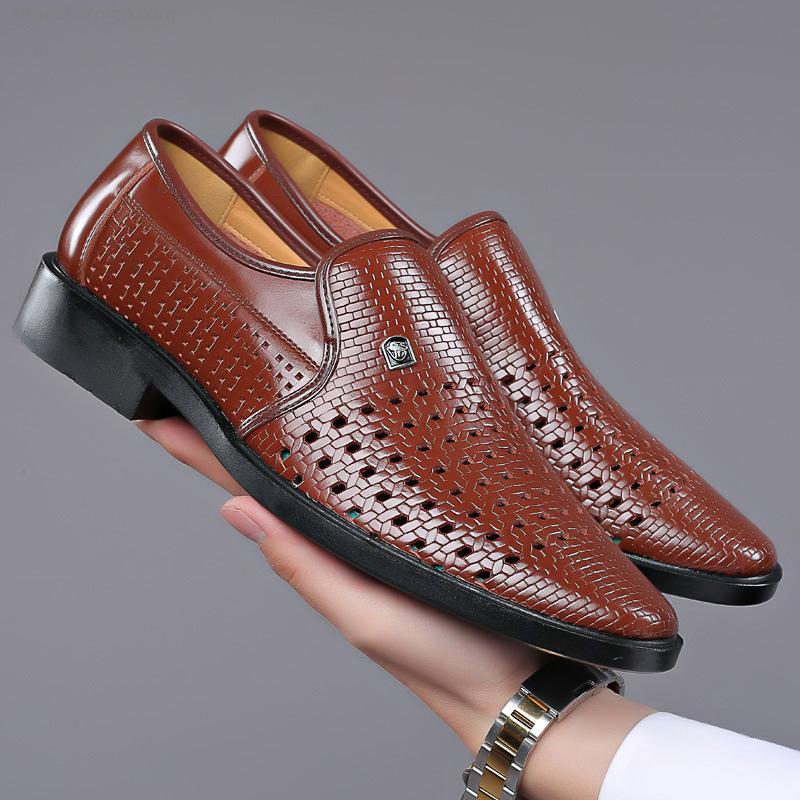 Men's cool leather shoes summer leather soft bottom middle -aged dad shoes sandwiches breathable men's shoes middle and elderly hollow hole shoes