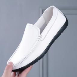 New men's bean shoes leather leather low -top casual shoes soft soles of soft soles white single shoes Dad men's shoes