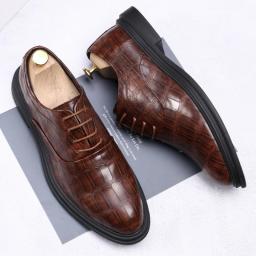 Retro Plaid Color Color Leather Shoes Embossed Stone Pattern 2022 Spring Thick Men's Shoes