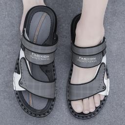 Sandals men 2022 Summer new outer anti -slip casual beach shoes versatile driving dual -use soft bottom cold drag men