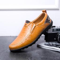 Simple British casual shoes men's large size lazy driving one foot kick men's shoes Korean version of bean shoes