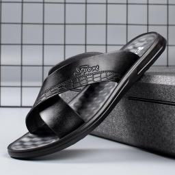 Slipper men's tide 2022 Summer new outdoor air -breathable leather men's beach sandals soft soles wearing