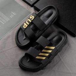 Slippers men's summer Korean men's sandals and slippers thick-end student outdoor non-slip word towed social trend beach shoes