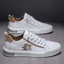Small white shoes men's skateboards Korean version of spring 2022 new men's leisure sports tide shoes young people