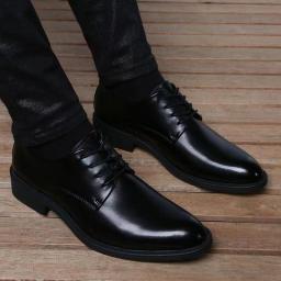 Spring and summer breathable lines of groom wedding shoes men's leather shoes British business formal dressing pointed toe increased non -slip men's shoes