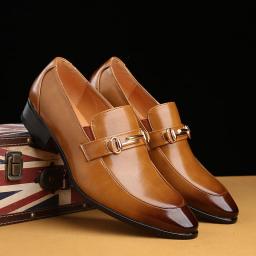 Spring new men's shoes business shoes metal buckle trend British wind driving men's shoes pointed foot