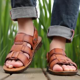 The head layer of cowhide sandals men's leather sandy beach summer dual -use comfortable sandals and slippers casual anti -slip men's sandals