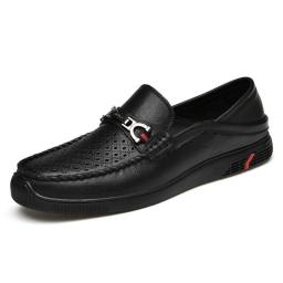 The new men's Korean version of the fashion metal buckle leather Carrefour shoes breathable hollow and convenient two seasons of bean bean shoes